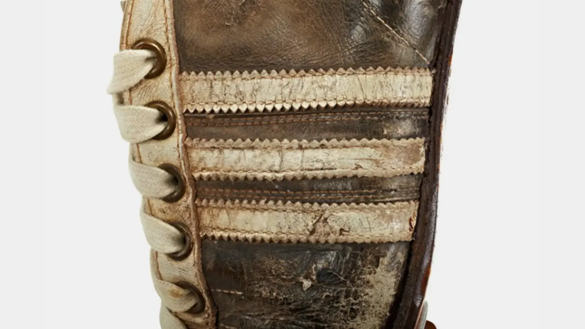 Hành trình của những đôi giày bóng đá định hình lịch sử (Phần 1) Hinh anh 7: Hanh trinh cua nhung doi giay bong da dinh hinh lich su (Phan 1)