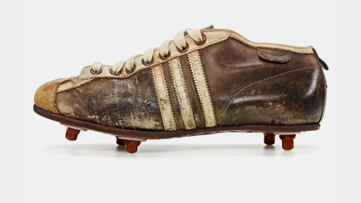 Hành trình của những đôi giày bóng đá định hình lịch sử (Phần 1) Hinh anh 6: Hanh trinh cua nhung doi giay bong da dinh hinh lich su (Phan 1)
