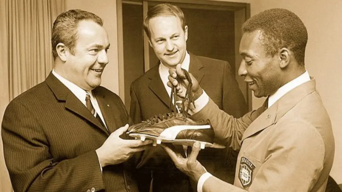 Hành trình của những đôi giày bóng đá định hình lịch sử (Phần 1) Hinh anh 8: Hanh trinh cua nhung doi giay bong da dinh hinh lich su (Phan 1)