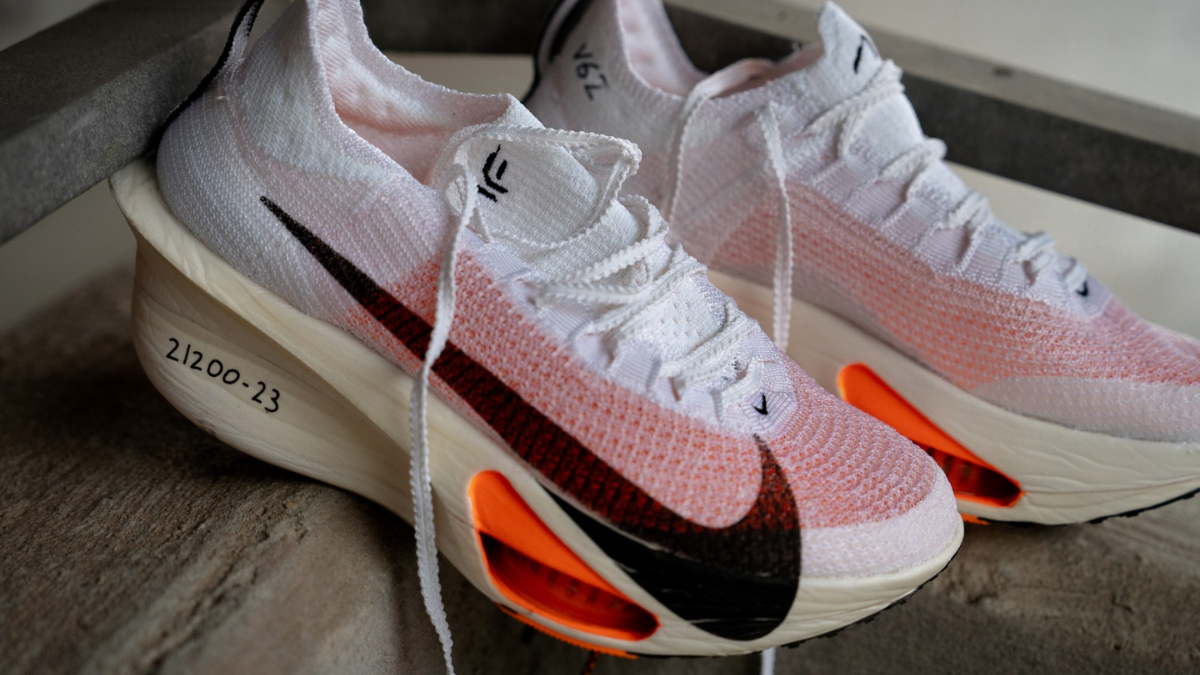 Câu chuyện về những đôi giày chạy định hình lịch sử (Phần 2) Hinh anh 8: Cau chuyen ve nhung doi giay chay dinh hinh lich su (Phan 2)