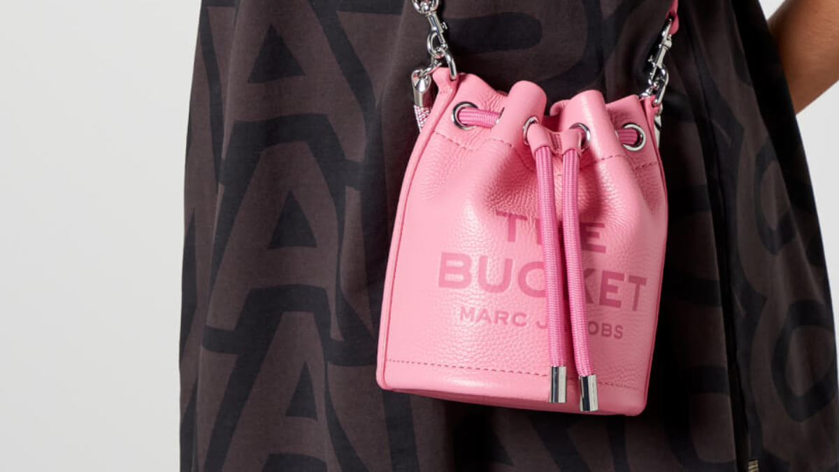 Nâng tầm phong cách với 10 mẫu túi Marc Jacobs sang chảnh Hinh anh 4: Nang tam phong cach voi 10 mau tui Marc Jacobs sang chanh