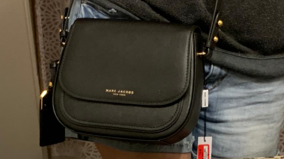 Nâng tầm phong cách với 10 mẫu túi Marc Jacobs sang chảnh Hinh anh 7: Nang tam phong cach voi 10 mau tui Marc Jacobs sang chanh