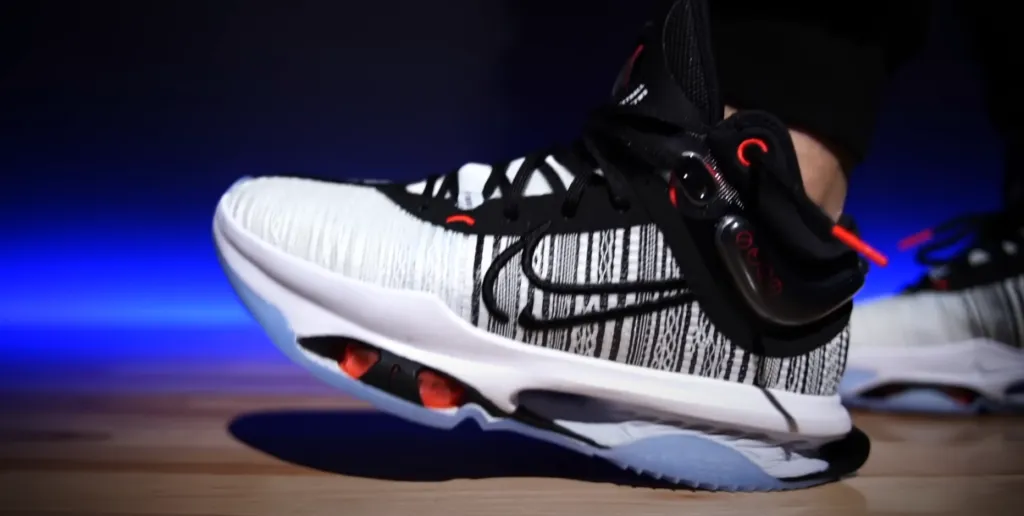 Top 8 mẫu giày bóng rổ chuyên dành cho người chân bè Hinh anh 4: Top 8 mau giay bong ro chuyen danh cho nguoi chan be