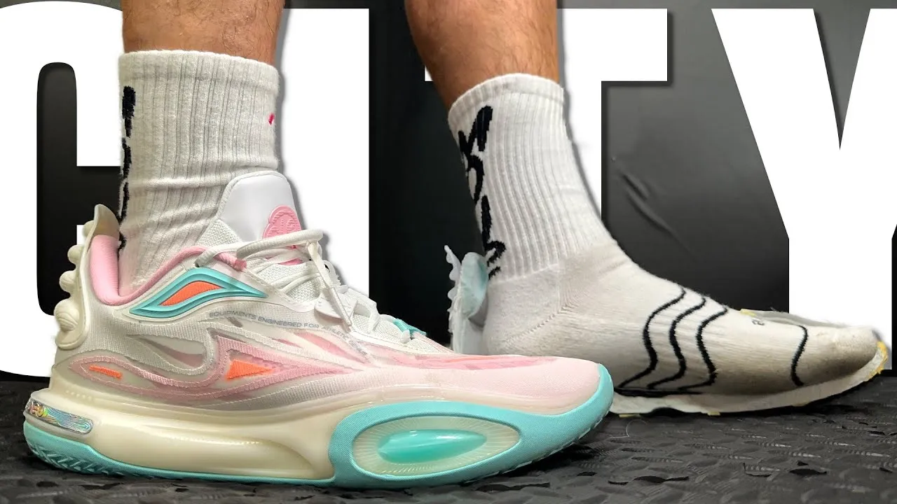 Top 8 mẫu giày bóng rổ chuyên dành cho người chân bè Hinh anh 7: Top 8 mau giay bong ro chuyen danh cho nguoi chan be