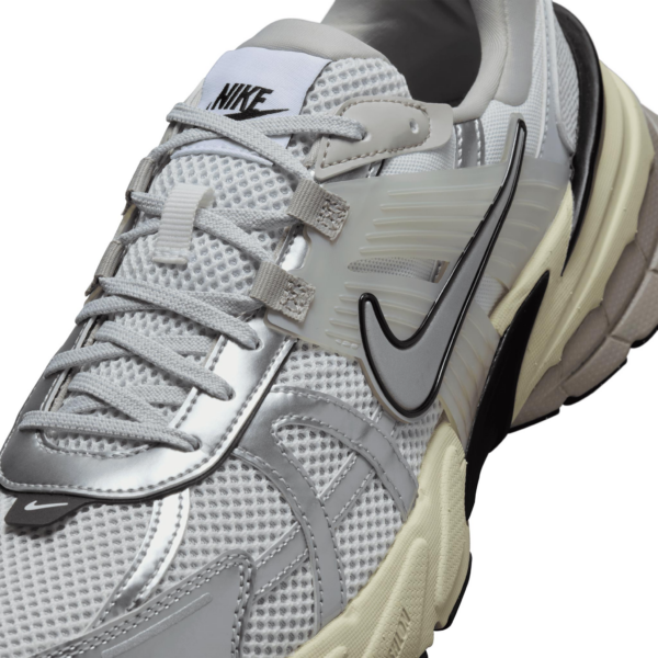 Giay Nike V2K Run 'Pure Platinum Metallic Silver' HJ4497-100