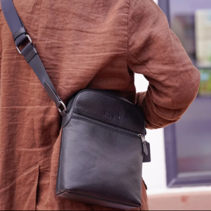 Tui Coach Houston 22 'Black' F4011-QBBK