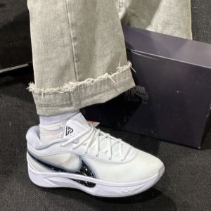 Giay Nike Giannis Freak 6 'White Black' FJ7792-102