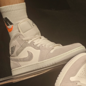 Giay Nike Air Jordan 1 Mid SE 'Neutral Grey Sail' FQ7720-002