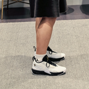 Giay Nike Air Jordan Max Aura 6 'Black White' FQ8298-101