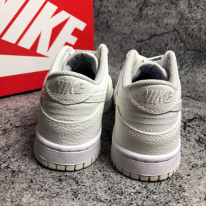 Giay Nike Dunk Low SE GS 'Sail Croc' FV7472-100