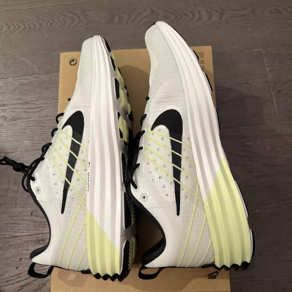 Giay Nike Lunar Roam 'White Barely Volt' HJ8999-100