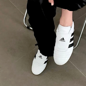 Giay Adidas Wmns Taekwondo 'White Black Gum' JQ4774