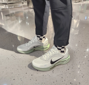 Giay Nike Journey Run 'White Black' FN0228-102