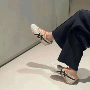 Giay Onitsuka Tiger Mexico 66 SD 'Cream Black Orange' 1183B301-100