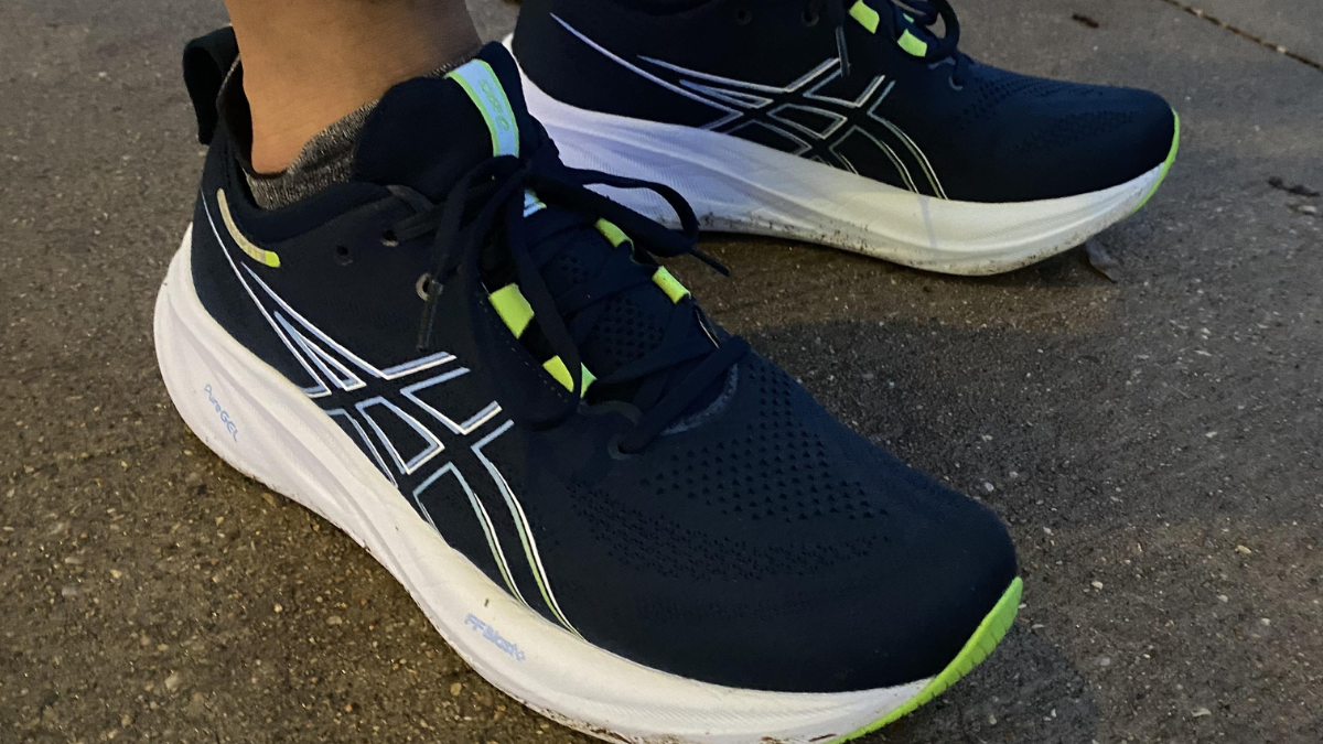 Review Asics Nimbus 26: Đệm êm, chạy nhẹ tênh như mây Hinh anh 7: Review Asics Nimbus 26: Dem em, chay nhe tenh nhu may