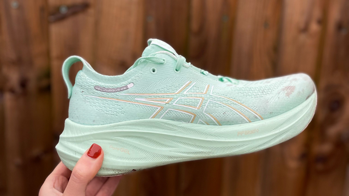 Review Asics Nimbus 26: Đệm êm, chạy nhẹ tênh như mây Hinh anh 5: Review Asics Nimbus 26: Dem em, chay nhe tenh nhu may