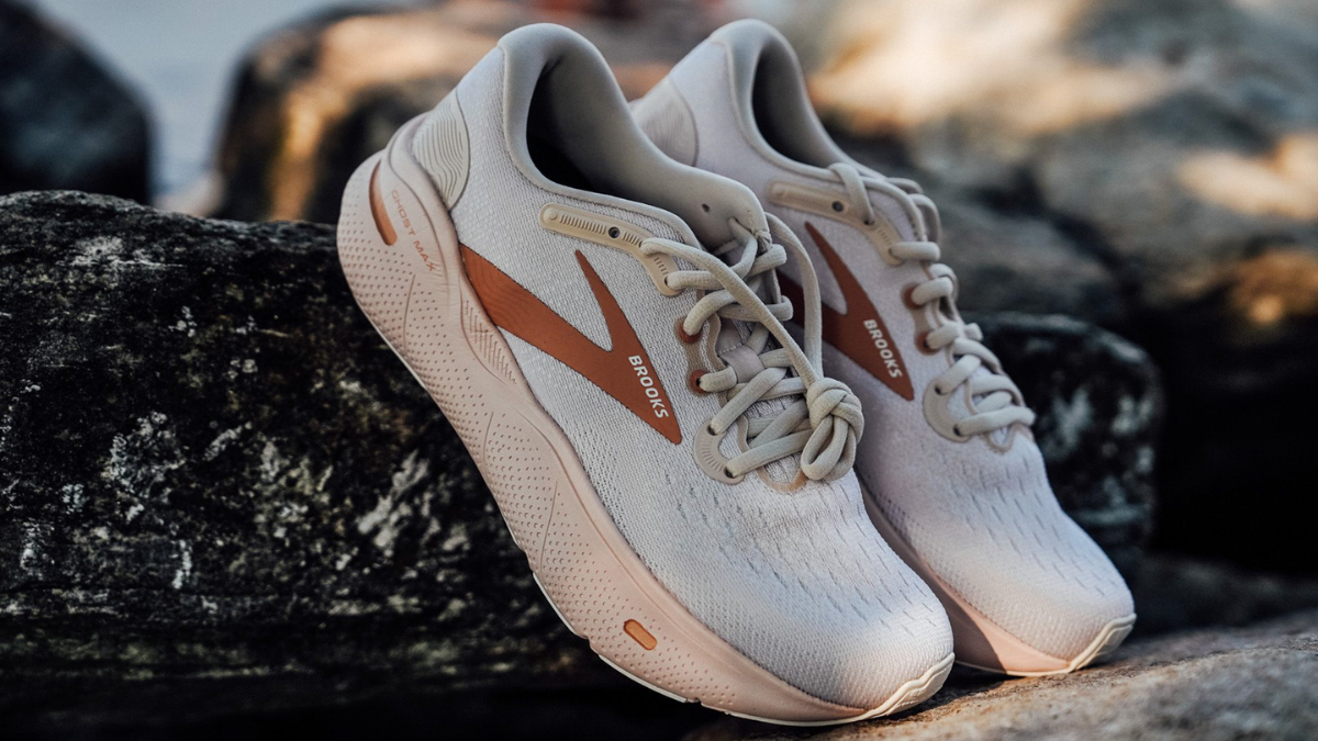 Khám phá 7 lựa chọn giày chạy bộ êm ái phù hợp với bạn Hinh anh 1: Kham pha 7 lua chon giay chay bo em ai phu hop voi ban