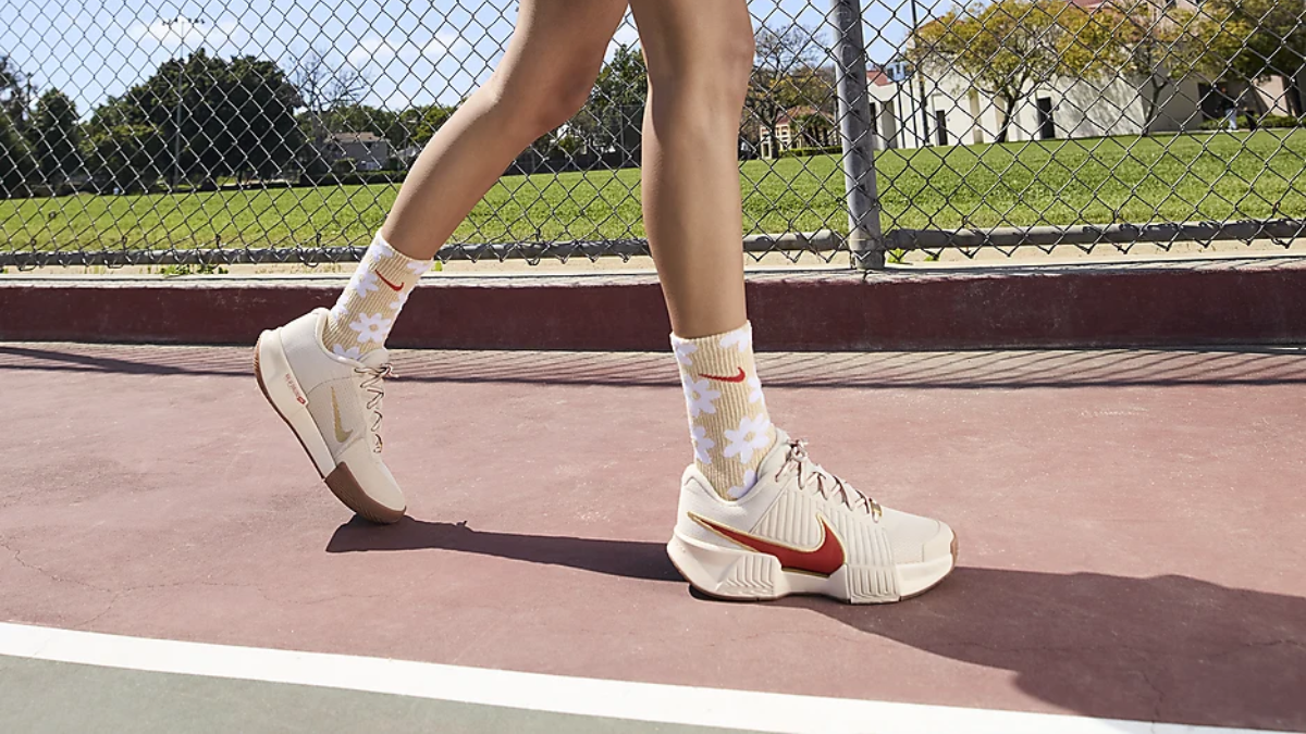 Hinh anh 1: Nen chon giay san trong hay san ngoai? Su khac biet ban can biet