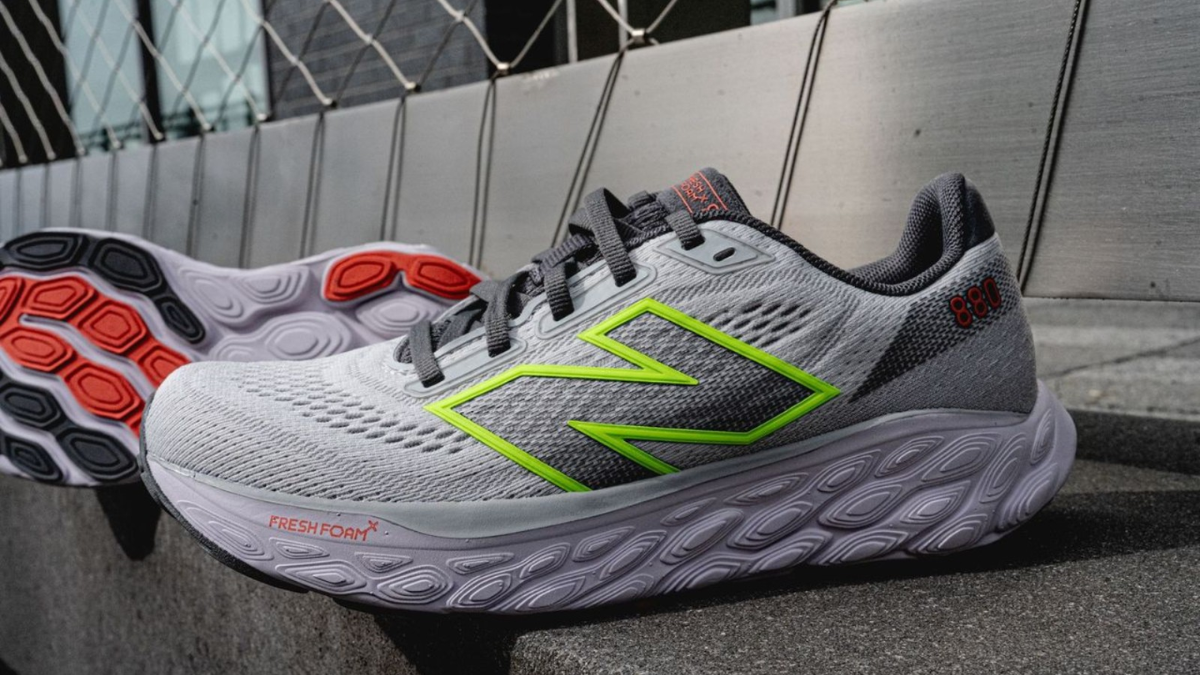 Review New Balance 880v14: Tai sao lai duoc yeu thich den vay?