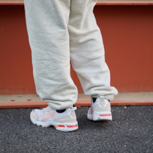 Giay Asics Gel-1090 V2 'White Frosted Rose' 1202A383-100