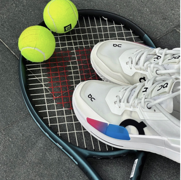 Giay On Running Roger Pro 2 White 3WE10332840