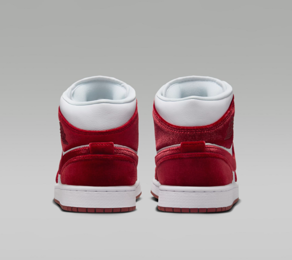 Giay Nike Air Jordan 1 Mid SE 'Red Velvet' FZ3334-100