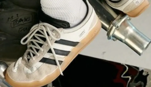 Giay Adidas Bad Bunny x Gazelle Indoor 'Core White' IF9735