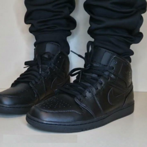 Giay Nike Air Jordan 1 Mid 2022  'Triple Black' 554724-093