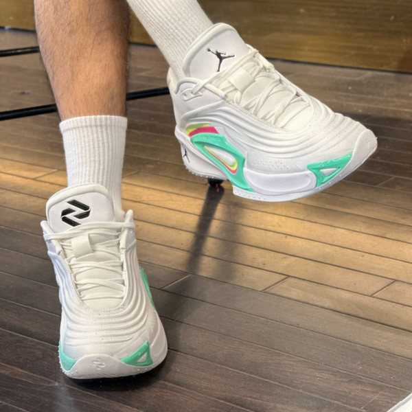 Giay Nike Air Jordan Luka 3 'Photo Finish' HQ5054-107