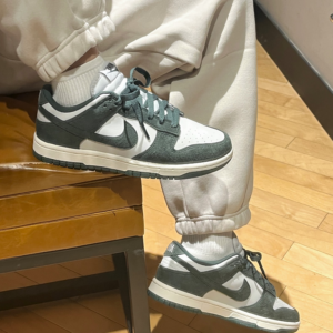 Giay Nike Wmns Dunk Low 'Vintage Green' HJ7673-002