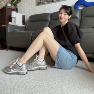 Giay Nike Air Max 2013 'Metallic Silver Gold' HJ7901-095