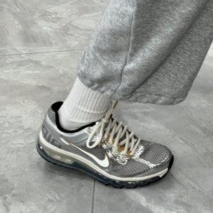 Giay Nike Air Max 2013 'Metallic Silver Gold' HJ7901-095