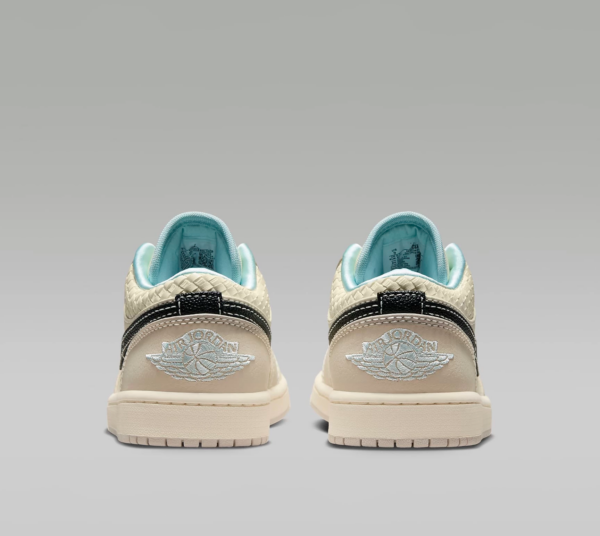 Giay Nike Air Jordan 1 Low SE 'Sanddrift Glacier' HQ3440-101