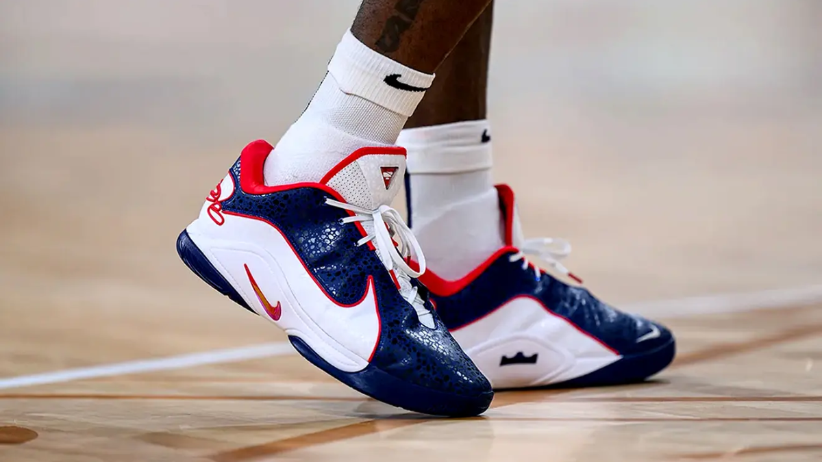 Những huyền thoại giày sneaker: 4 cái tên bất tử Hinh anh 1: Nhung huyen thoai giay sneaker: 4 cai ten bat tu