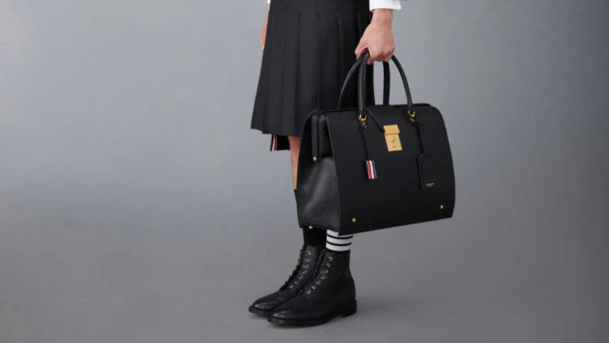 Khám phá thế giới túi hiệu qua bộ sưu tập của Jin BTS Hinh anh 5: Kham pha the gioi tui hieu qua bo suu tap cua Jin BTS