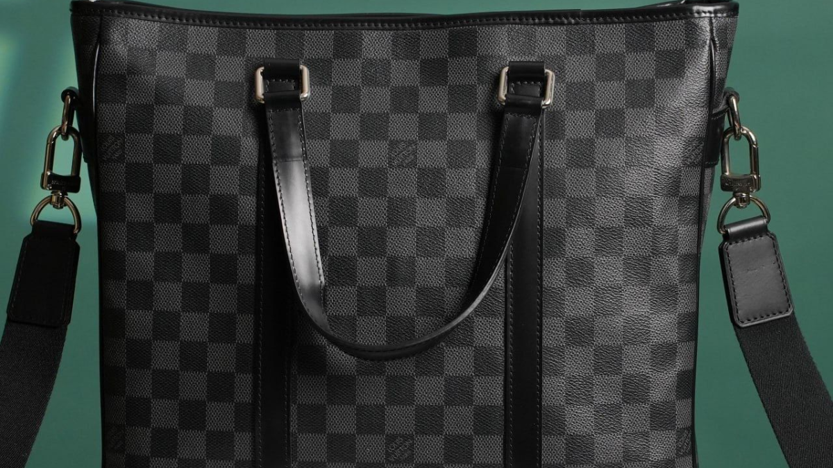 Khám phá thế giới túi hiệu qua bộ sưu tập của Jin BTS Hinh anh 7: Kham pha the gioi tui hieu qua bo suu tap cua Jin BTS