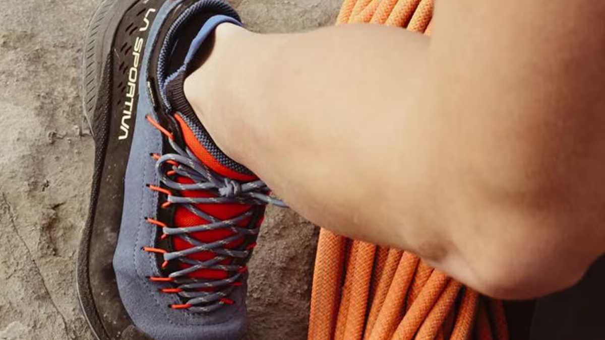 Bật mí 9 xu hướng giày sneaker đình đám mùa thu 2024 Hinh anh 6: Bat mi 9 xu huong giay sneaker dinh dam mua thu 2024