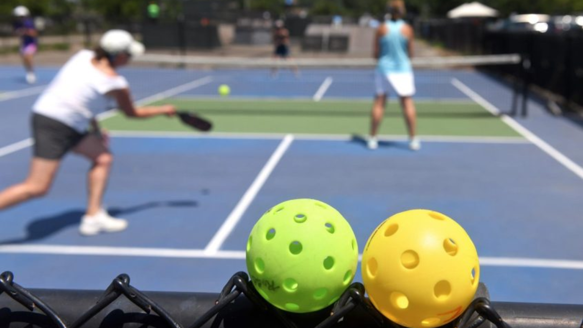Bắt đầu với pickleball: 7 quy tắc cơ bản cho người mới Hinh anh 4: Bat dau voi pickleball: 7 quy tac co ban cho nguoi moi