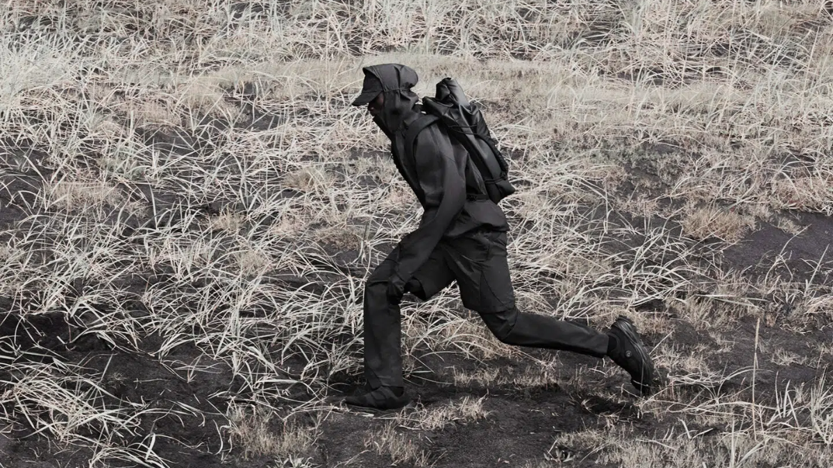 Puma x Heliot Emil: Đỉnh cao của phong cách đơn sắc Hinh anh 4: Puma x Heliot Emil: Dinh cao cua phong cach don sac