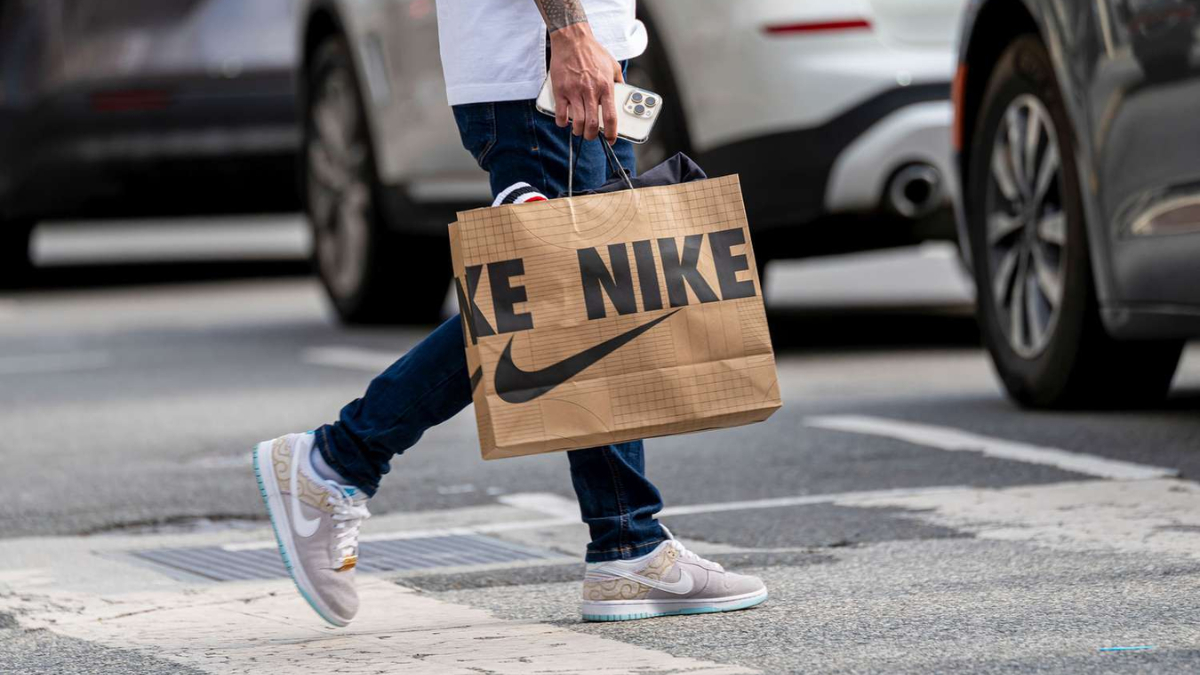 Elliott Hill: Vẽ nên tương lai tươi sáng cho Nike Hinh anh 7: Elliott Hill: Ve nen tuong lai tuoi sang cho Nike