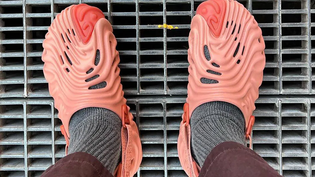 Top 9 mẫu giày Crocs đình đám nhất trong năm 2024 Hinh anh 8: Top 9 mau giay Crocs dinh dam nhat trong nam 2024