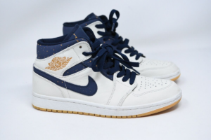 Giay Nike Air Jordan 1 Retro Mid 'Jeter' AH6342-104