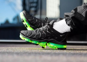Giay Nike Air VaporMax Plus 'Black Volt' 924453-015