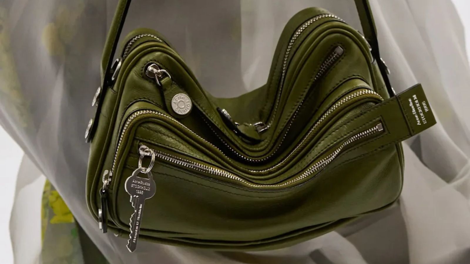 Điểm mặt 7 xu hướng túi xách nổi bật năm 2025 Hinh anh 11: Diem mat 7 xu huong tui xach noi bat nam 2025