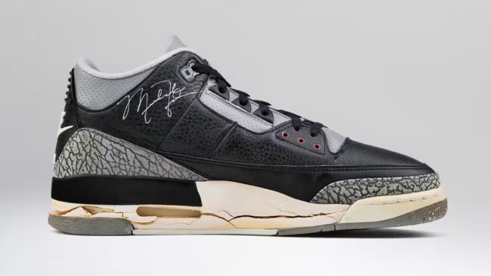 Air Jordan 3 ‘Black Cement’ 2018 và 2024: Có điểm gì khác nhau? Hinh anh 2: Air Jordan 3 ‘Black Cement’ 2018 va 2024: Co diem gi khac nhau?