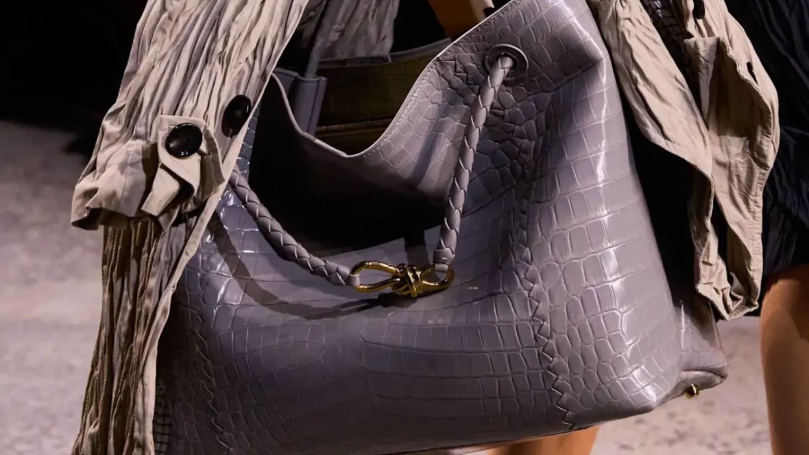 Điểm mặt 7 xu hướng túi xách nổi bật năm 2025 Hinh anh 7: Diem mat 7 xu huong tui xach noi bat nam 2025