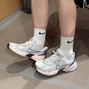 Giay Nike Wmns V2K Run 'Guava Ice' FD0736-004