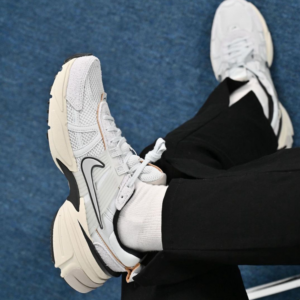 Giay Nike Wmns V2K Run 'White Light' FN6703-100