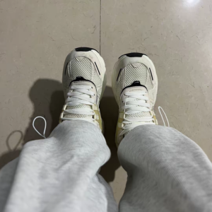 Giay Nike Wmns V2K Run 'White Light' FN6703-100