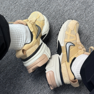 Giay Nike Wmns V2K Run 'Sesame' FN6703-200